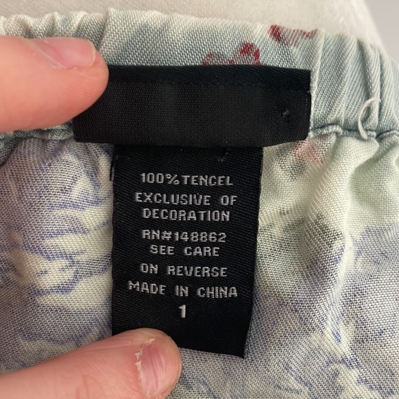 Torrid denim looking floral tank top size 1 - Picture 8 of 8